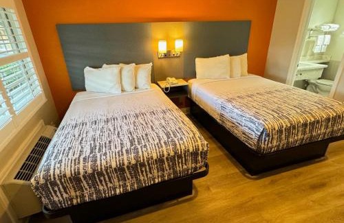 Munras Avenue Hotel | Padre Oaks