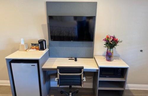 Munras Avenue Hotel | Padre Oaks