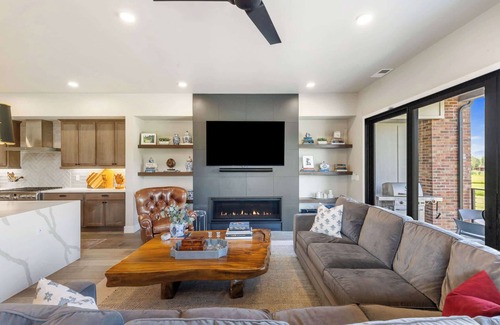 Bozeman House | Pagoda Peaks - Modern Luxury Near Bozeman Beach