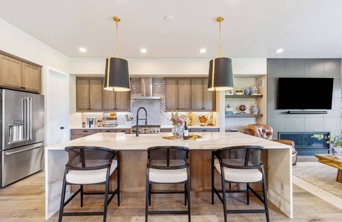 Bozeman House | Pagoda Peaks - Modern Luxury Near Bozeman Beach