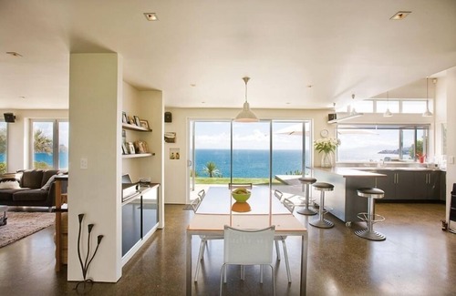Onetangi House | PAH VIEW HOUSE | Coast & Country | WINTER DEAL - Stay for 3, Pay for 2