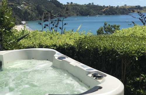 Onetangi House | PAH VIEW HOUSE | Coast & Country | WINTER DEAL - Stay for 3, Pay for 2