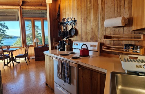 Stonington House | Painters Paradise - Rustic, Oceanfront Cottages