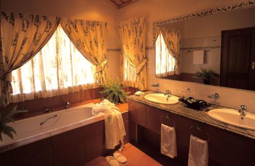 UPhongolo Cabin | Pakamisa Private Game Reserve