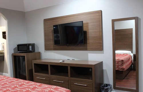 North Shore Hotel | Palace Inn I10East & John Ralston