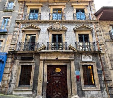 Hondarribia Historic Center Hotel | Palacio Pampinot