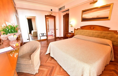 Torre del Greco Hotel | Palazzo Rosenthal Vesuview