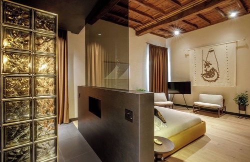 Monti House | Palazzo Serpe Suites near Colosseum