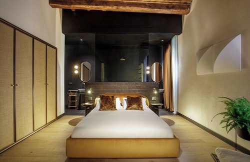 Monti House | Palazzo Serpe Suites near Colosseum