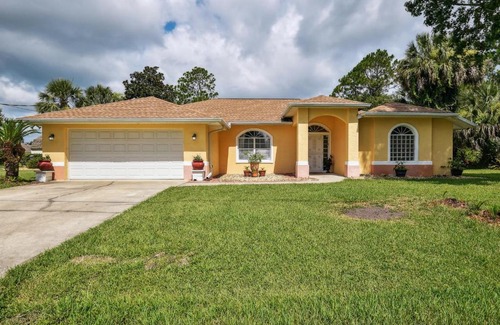 Palm Coast House | Palm Coast Escape Screened Lanai, Saltwater Pool!
