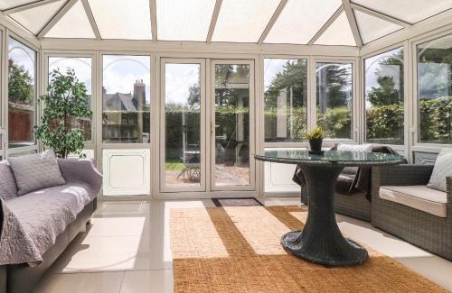 Burton House | Palm Court