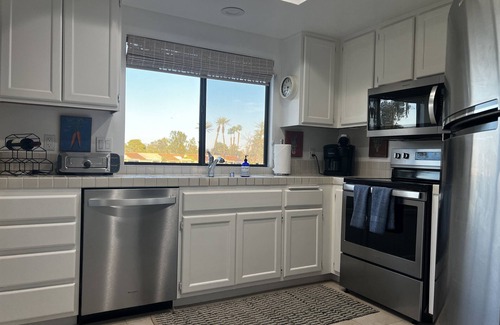 Palm Desert Resort | Palm Desert Resorter Community, golf, pool, tennis, pickleball.