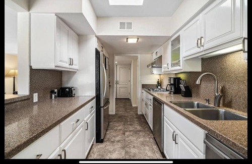 Palm Desert Condo | Palm Desert Retreat w/Hot Tub & Zen Garden