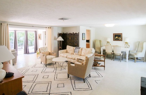 Gulf Gate Estates House | Palm Garden: Home Near Siesta Key