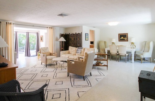 Gulf Gate Estates House | Palm Garden: Home Near Siesta Key