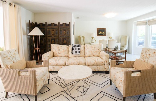 Gulf Gate Estates House | Palm Garden: Home Near Siesta Key