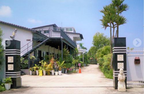 Gukeng Bed & Breakfast | Palm Island B&B