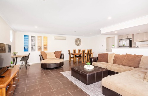 Broadwater Resort | Palm Retreat - Modern, aesthetic, and right by the beach. Perfect for a couples getaway - welcome to