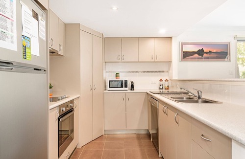Broadwater Resort | Palm Retreat - Modern, aesthetic, and right by the beach. Perfect for a couples getaway - welcome to