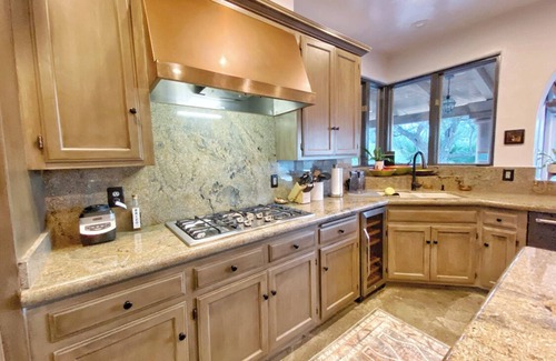 Araby Cove House | Palm Springs– 5 Bedrooms, Pool, Spa, Yard, BBQ, Views, By Downtown, Hiking, Dogs