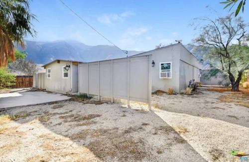 Palm Springs House | Palm springs home with san jacinto mountain views 10 min drive to downtown