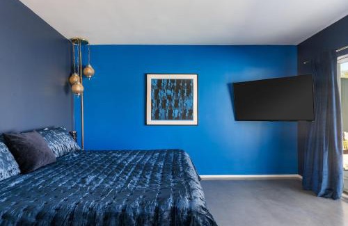 Palm Springs House | Palm Springs Pride Availability Jeweled Oasis!