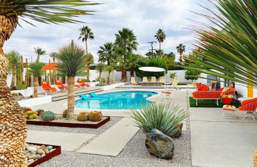 Palm Springs House | Palm Springs Pride Availability Jeweled Oasis!