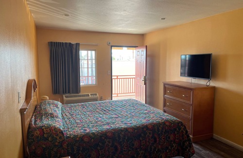 North Hills East Hotel | Palm Tree Inn