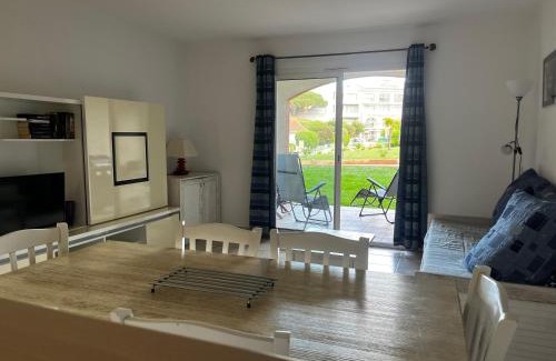 Solenzara Apartment | PALMERAIE 412- piscine en résidence-clim-wifi