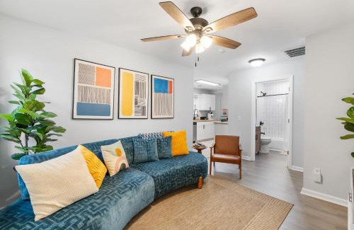 North Charleston House | Palmetto Porch - Family Home Near Park Circle