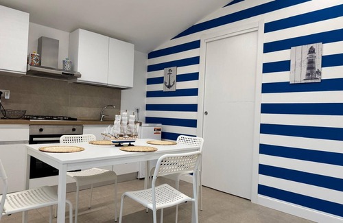 Calimera House | PALMI SUL MARE. A POCHI PASSI DA UNA SPLENDIDA SPIAGGIA LIBERA. RELAX E SILENZIO