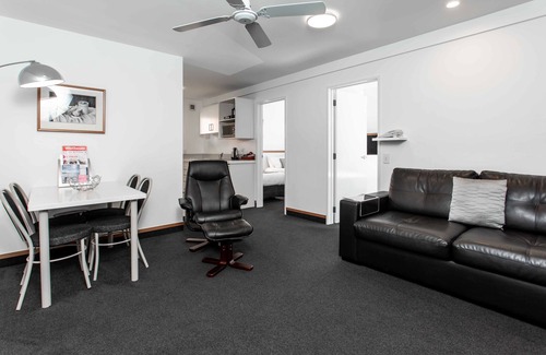 Nelson Hotel | Palms Motel
