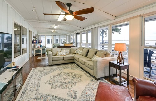 Bath House | Pamlico River Vacation Rental w/Game Room