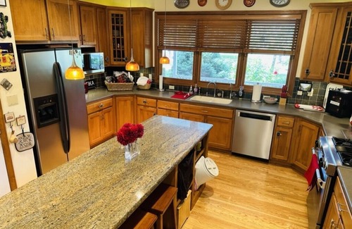 State College House | Pamper Yourself In Luxury 1 & 1/2 Miles From All The Action