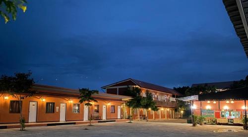 Nong Chaeng Hotel | Panngernpanthong inn resort