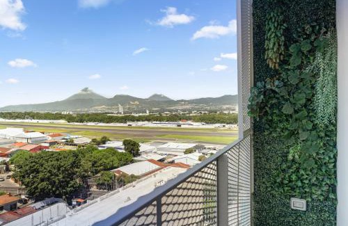 Zona 13 Apartment | Panoramic Airport Views from 11th Floor Apartment