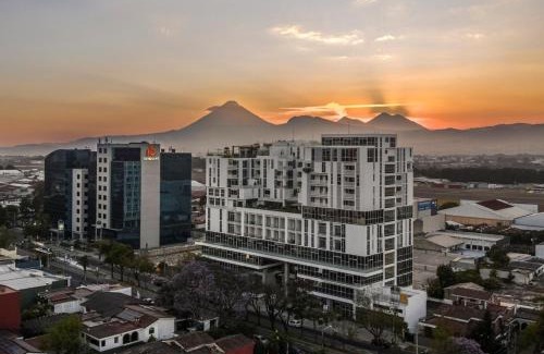 Zona 13 Apartment | Panoramic Airport Views from 11th Floor Apartment