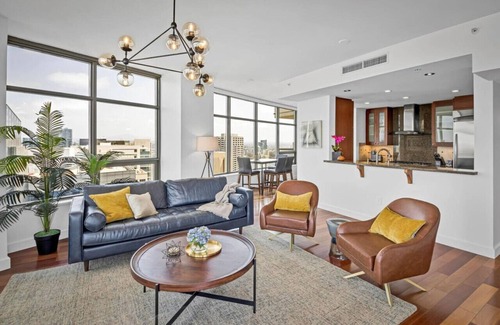 Columbia Condo | Panoramic Bay & City Views *2BR*Pool*Gym*Parking