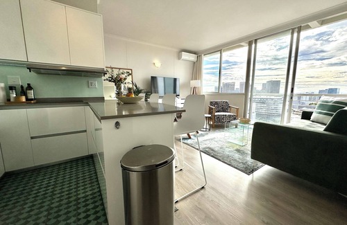 Cape Town City Centre Apartment | Panoramic City Views & Ocean Sparkle: Cozy 2 bedroom apartment.