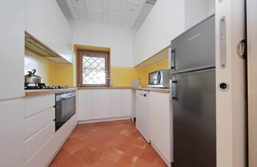 Trionfale Apartment | Panoramic cottage for 3 with private garden and swimmingpool