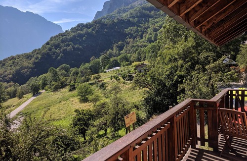 Venosc Apartment | Panoramic mountain view 5 bed apartment