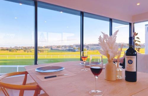 Greenlane - Ellerslie Apartment | Panoramic Racecourse View - A Quiet Family Villa Over the Turf
