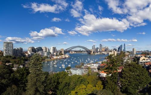 Lavender Bay Apartment | Panoramic Sydney Harbour Views from Luxury 1-Bedroom Apartment in McMahons Point