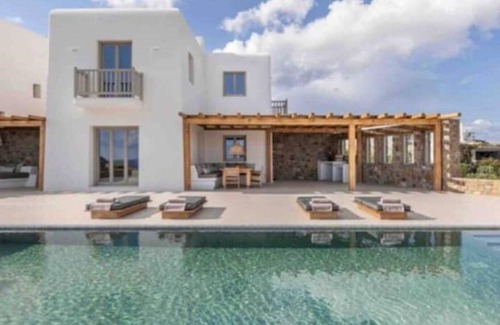 Xilokeratidi Villa | Panoramic view villa with stand alone bathtub and jacuzzi.