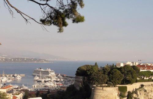 Le Bar-sur-Loup Apartment | Panoramic Views 2 Bed Flat Sleeps 8 - Wifi & Tv