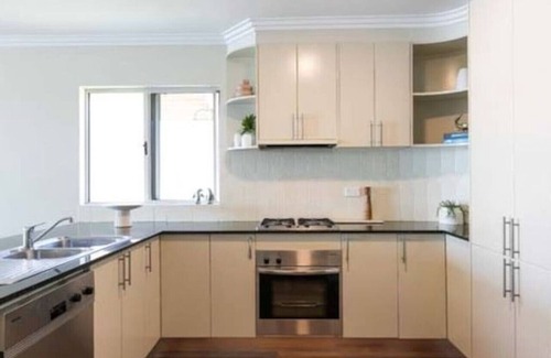 Sylvania Waters House | Panoramic views, 5-bedroom waterfront