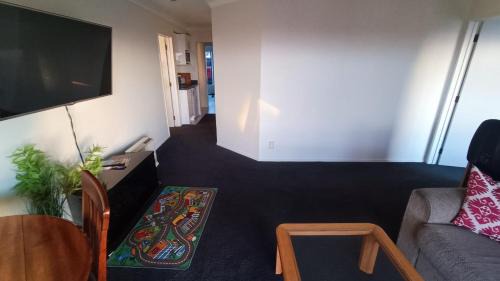 New Plymouth House | Panoramic vista on burns