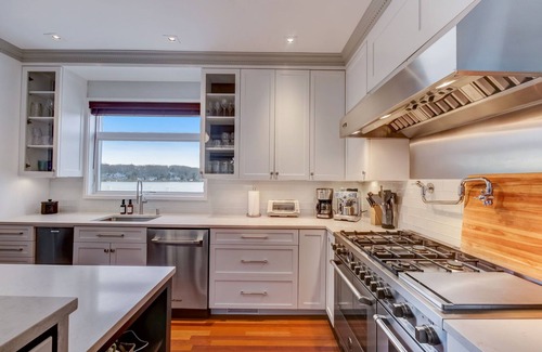 Southold House | Panoramic Water Views, Plunge Pool, Hot Tub, Fire Pit & Walk to Beach