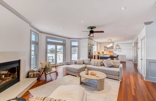 Southold House | Panoramic Water Views, Plunge Pool, Hot Tub, Fire Pit & Walk to Beach