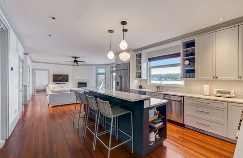 Southold House | Panoramic Water Views, Plunge Pool, Hot Tub, Fire Pit & Walk to Beach
